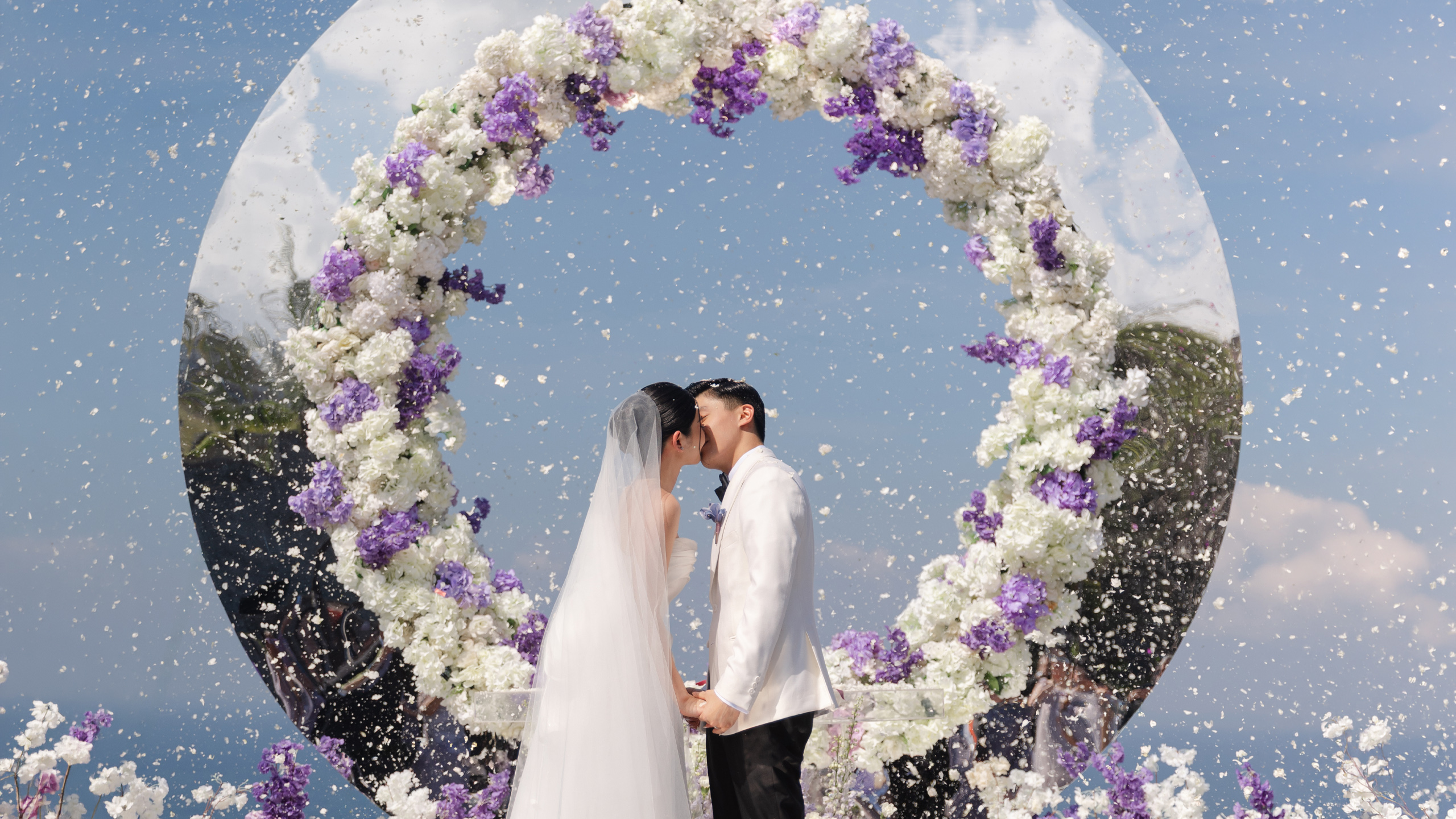 Axioo: Drama, Heat, and Romance